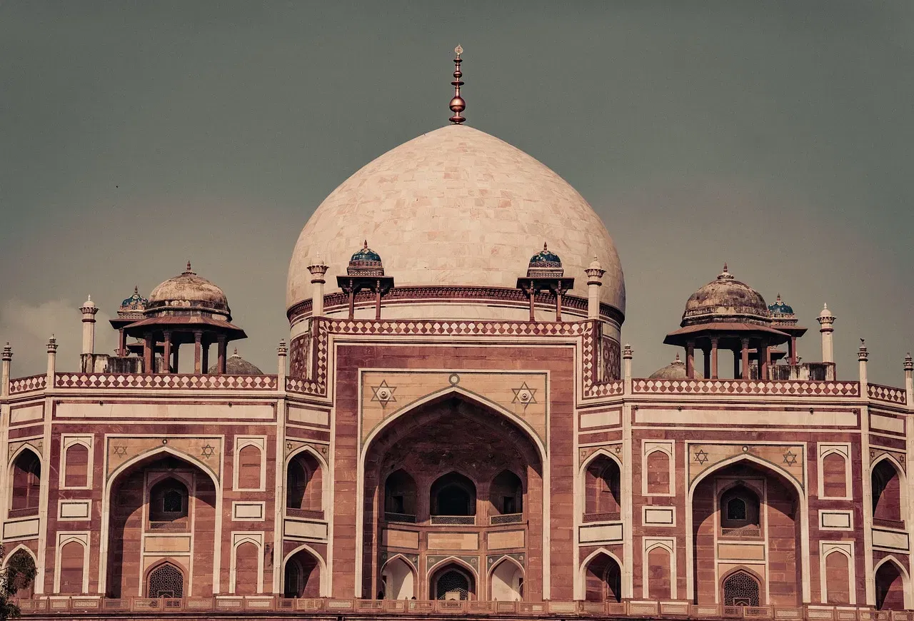 Delhi Travel Guide: Explore the Capital City - Image 4